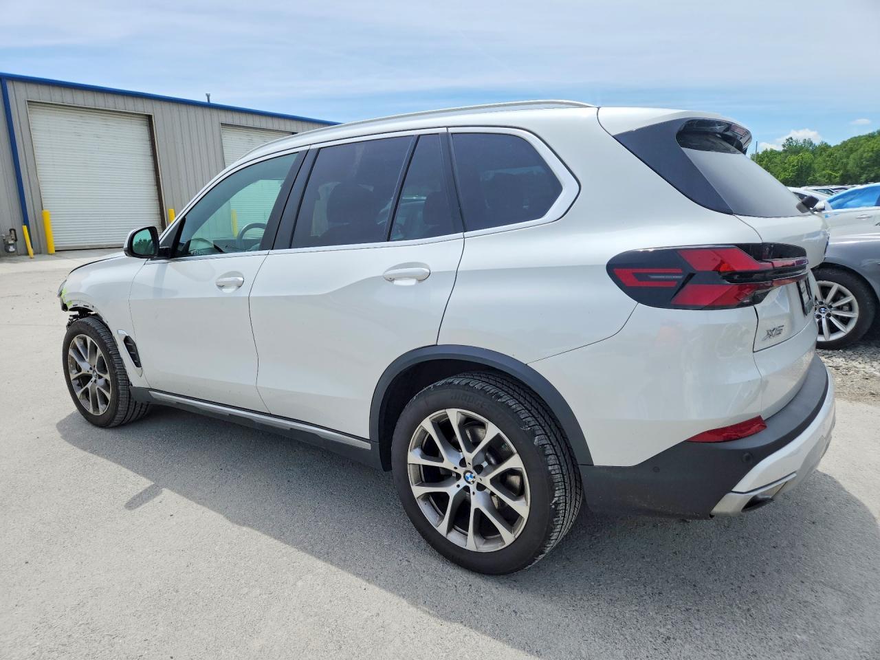 2024 BMW X5 xDrive40I - zdjęcie 2