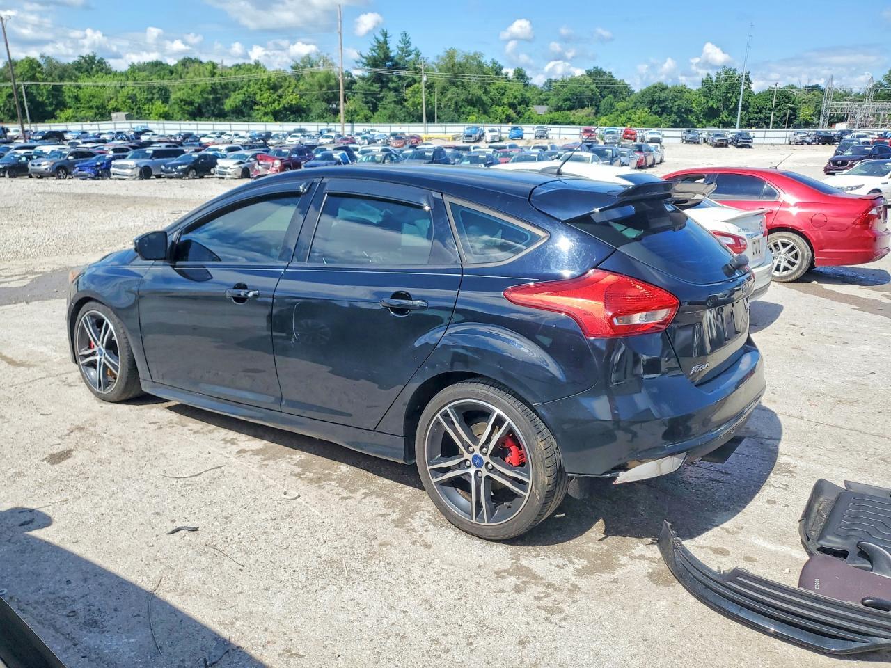 2017 Ford Focus St - zdjęcie 2