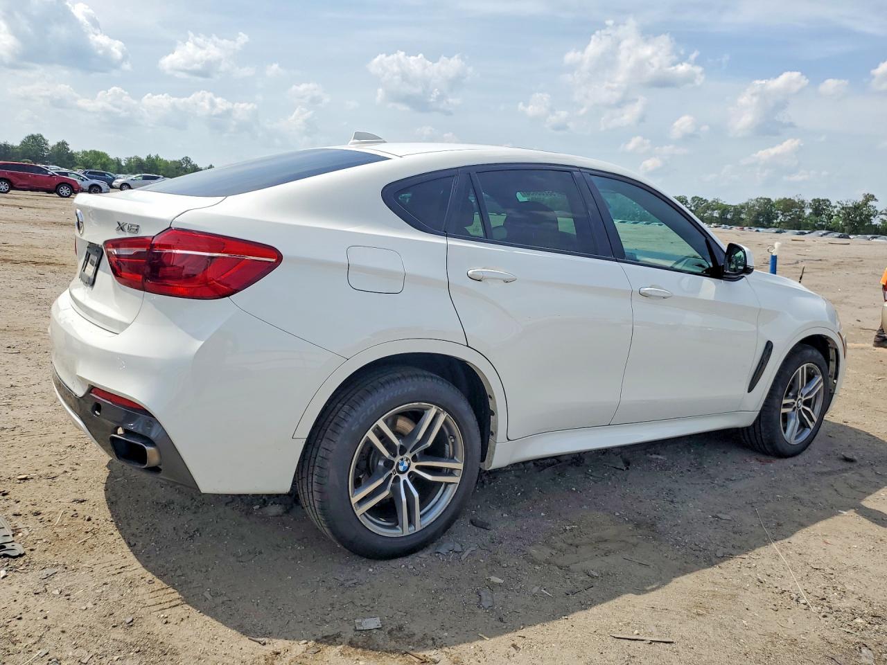 2015 BMW X6 xDrive50I - zdjęcie 3
