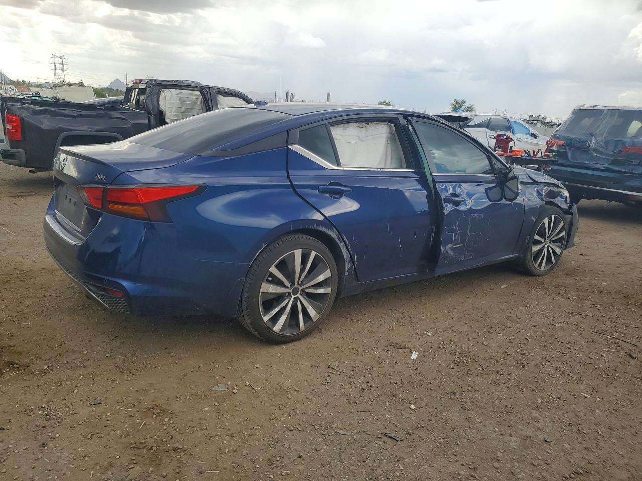 2022 Nissan Altima Sr - zdjęcie 3