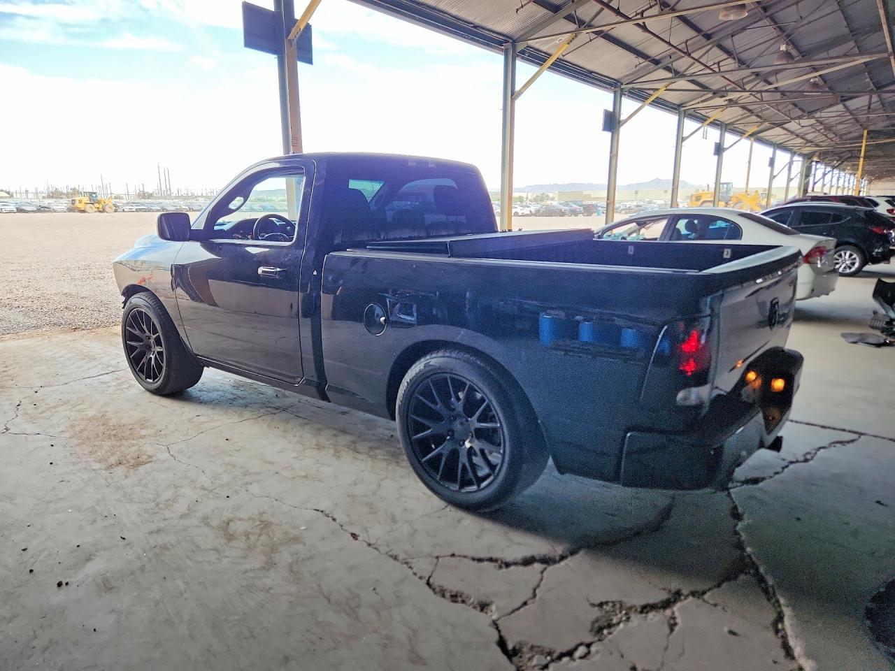 2019 Ram 1500 Classic Tradesman - zdjęcie 2