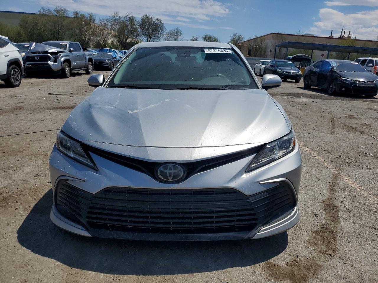 2021 Toyota Camry Le - zdjęcie 5