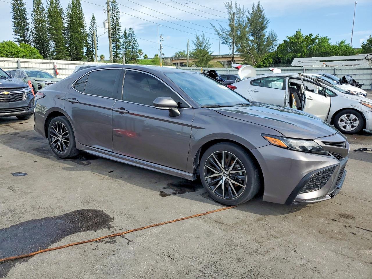 2023 Toyota Camry Se - zdjęcie 4