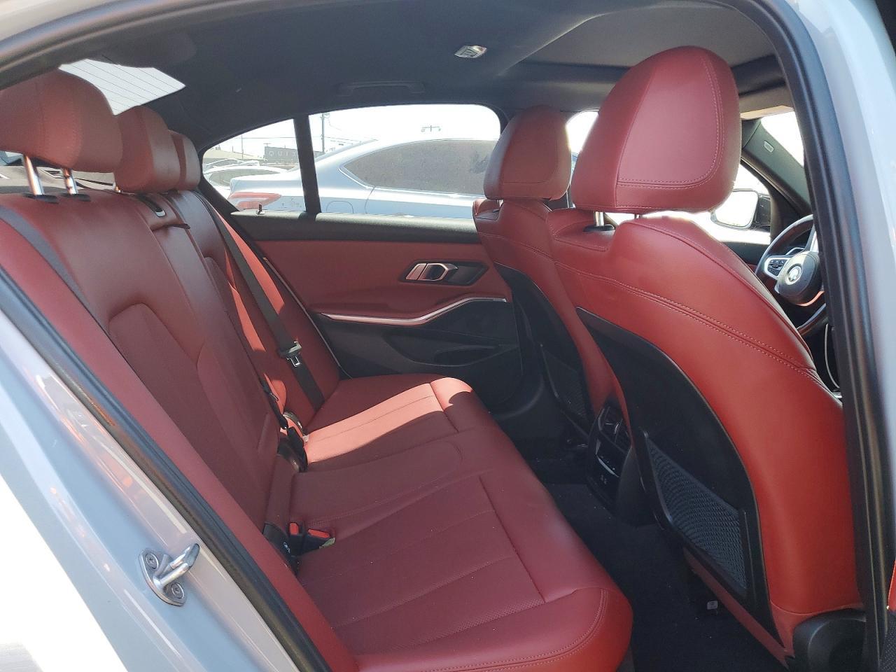 2023 BMW 330I - zdjęcie 10