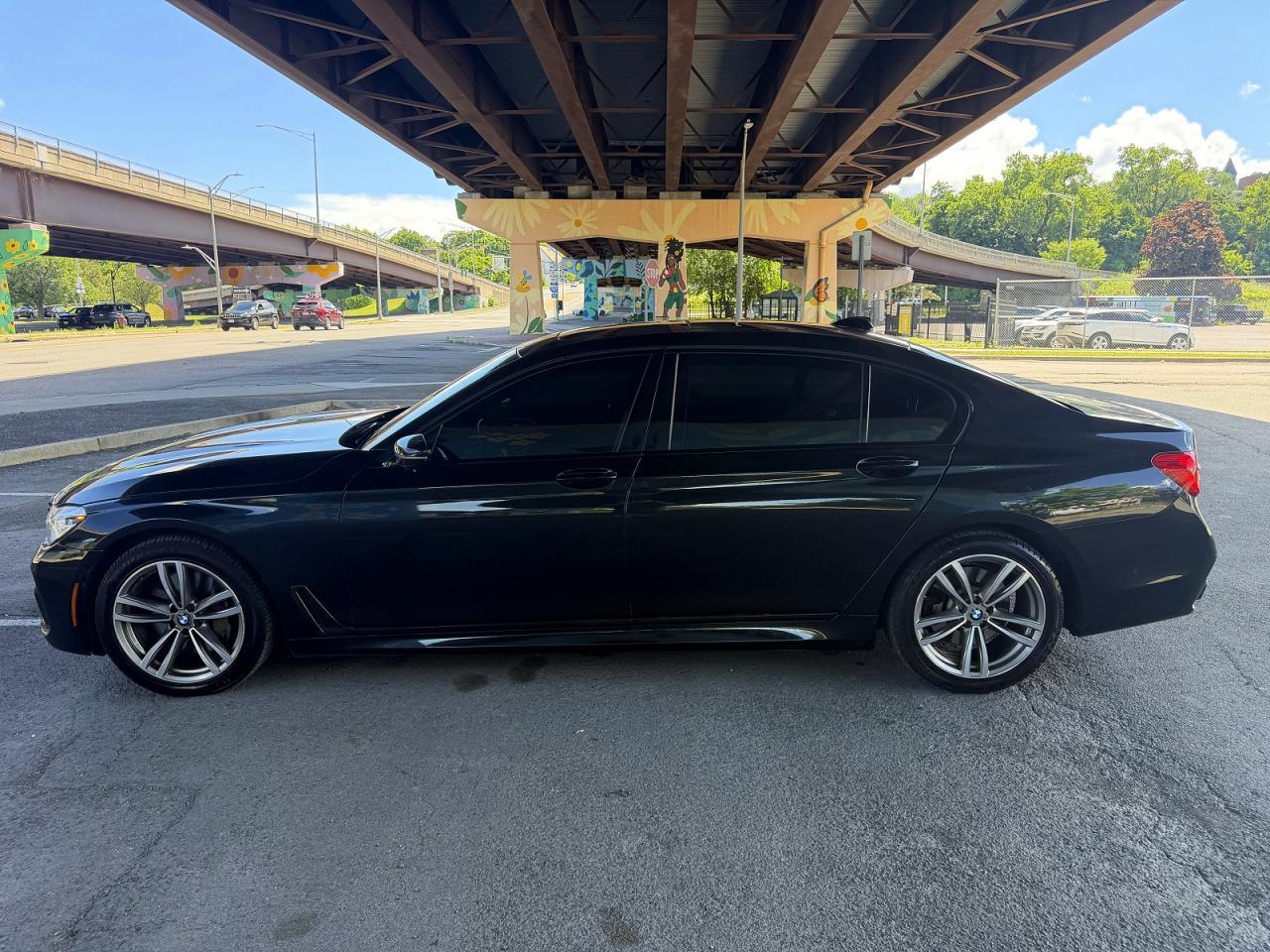 2019 BMW 750I xDrive - zdjęcie 14