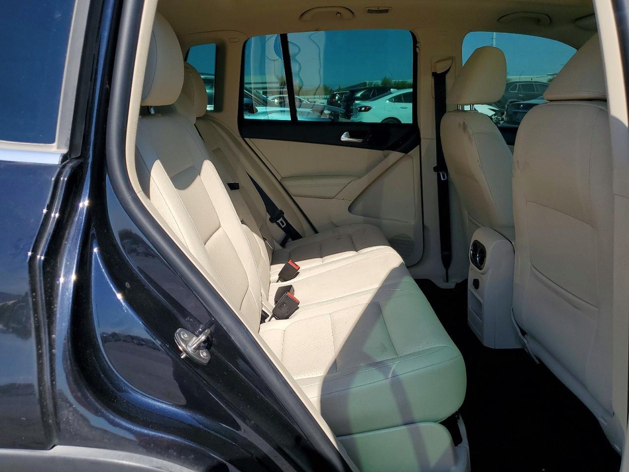 2015 Volkswagen Tiguan S - zdjęcie 11