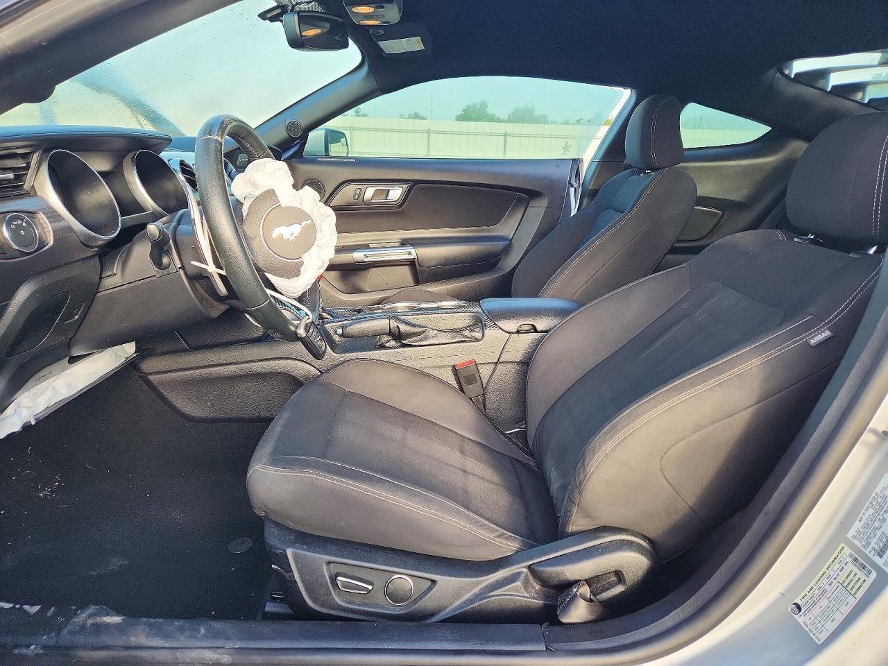 2019 Ford Mustang I4 Coupe - zdjęcie 7