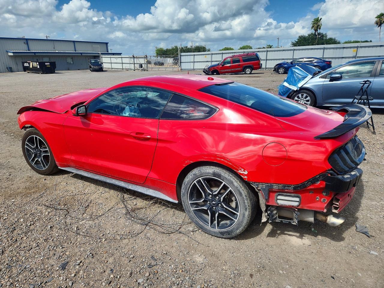 2020 Ford Mustang - zdjęcie 2