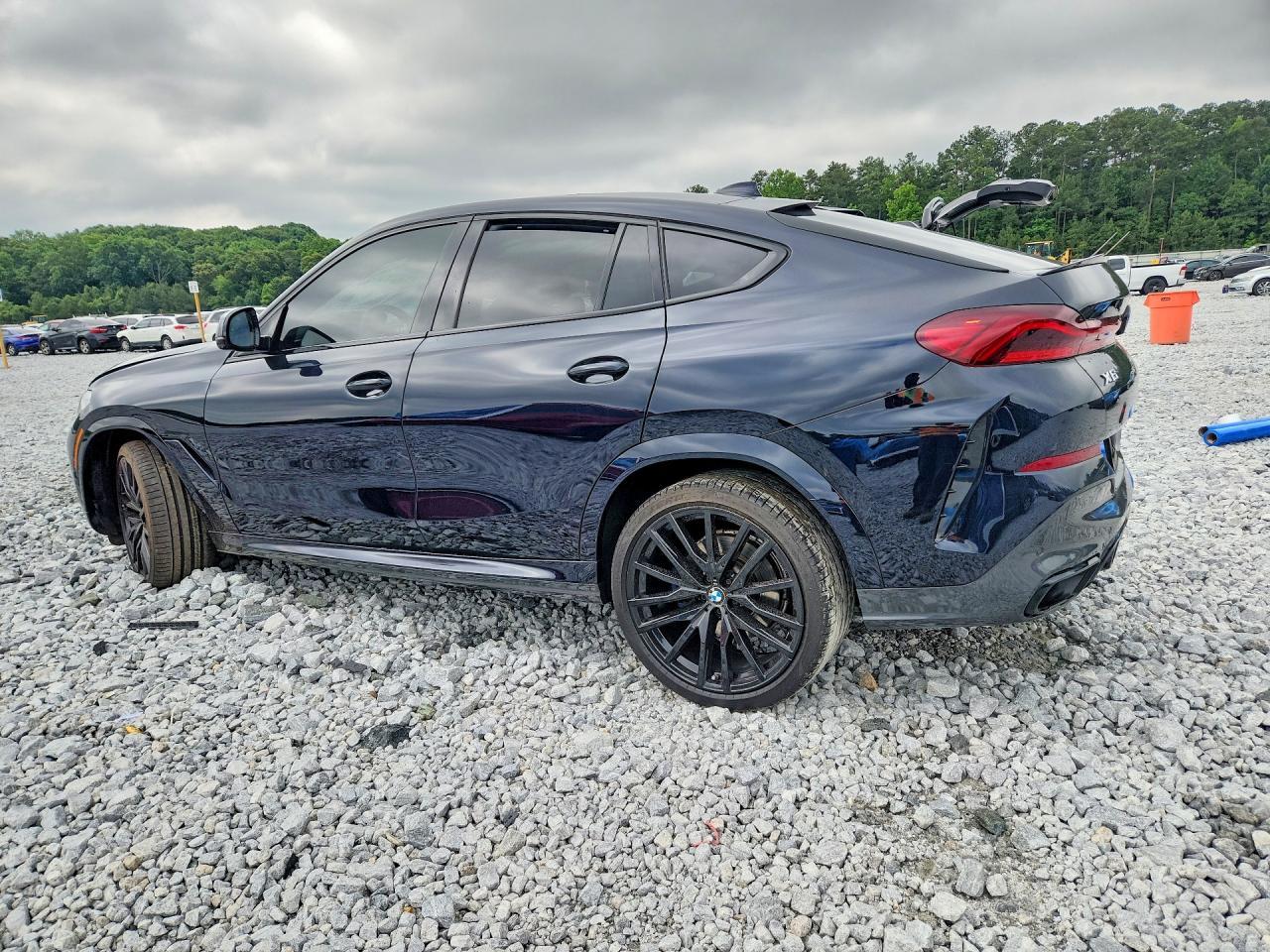 2022 BMW X6 xDrive40I - zdjęcie 2