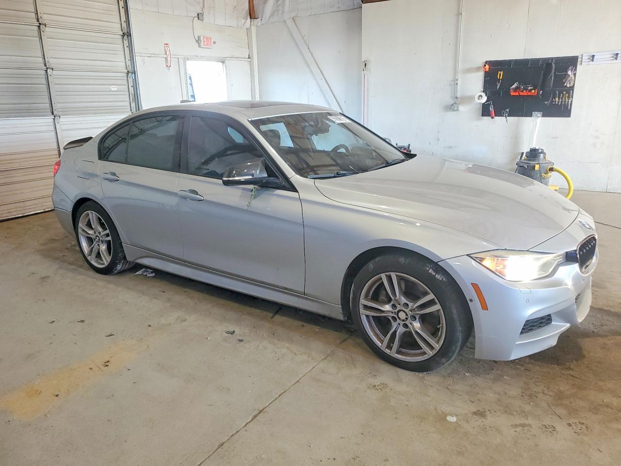 2013 BMW 335 Xi - zdjęcie 4