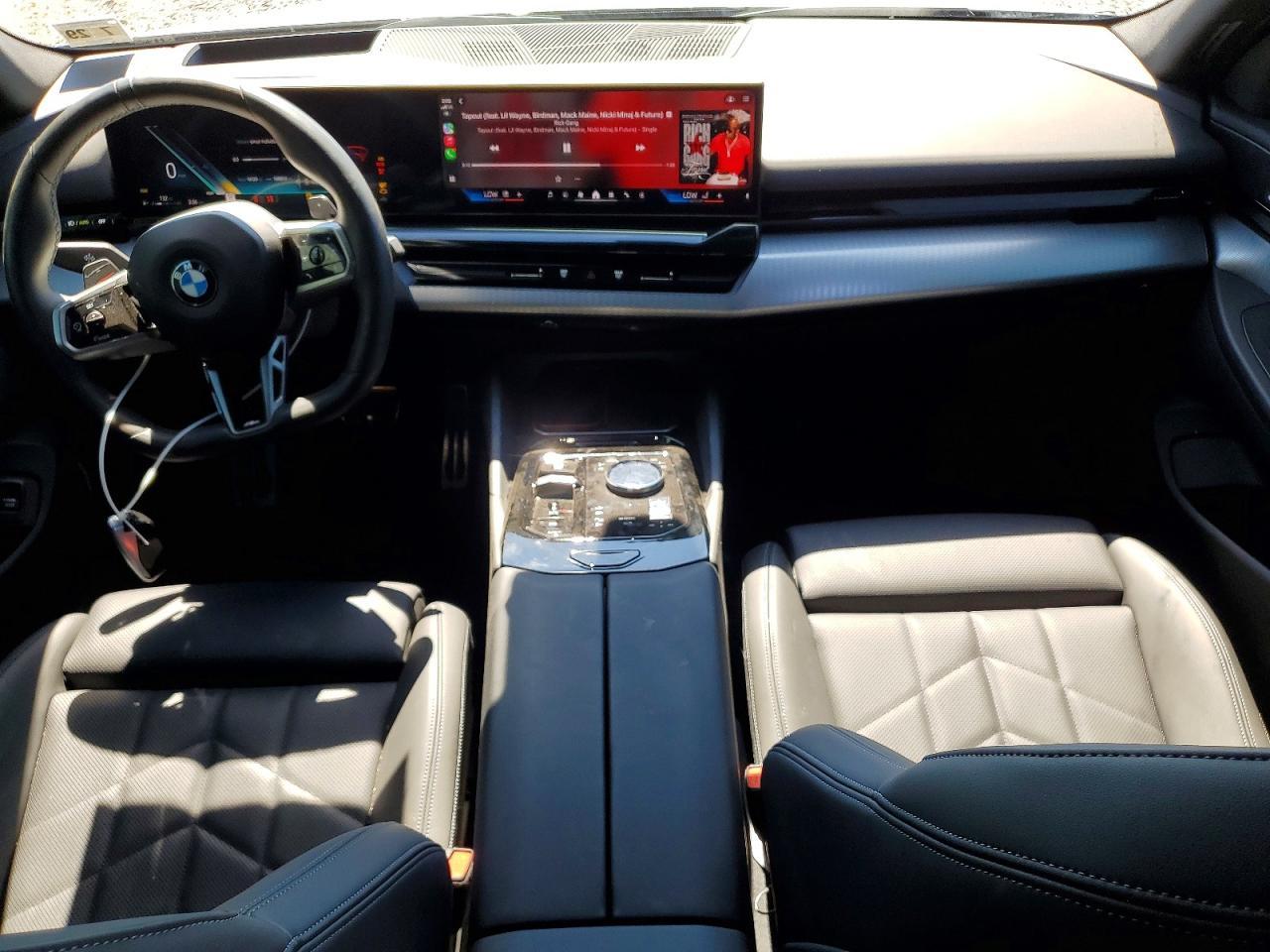 2024 BMW 530 Xi - zdjęcie 8