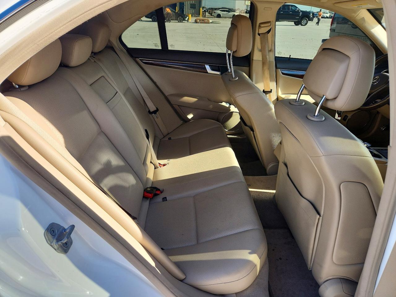 2013 Mercedes-Benz C 250 - zdjęcie 12