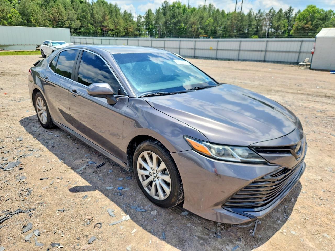 2018 Toyota Camry Le - zdjęcie 4