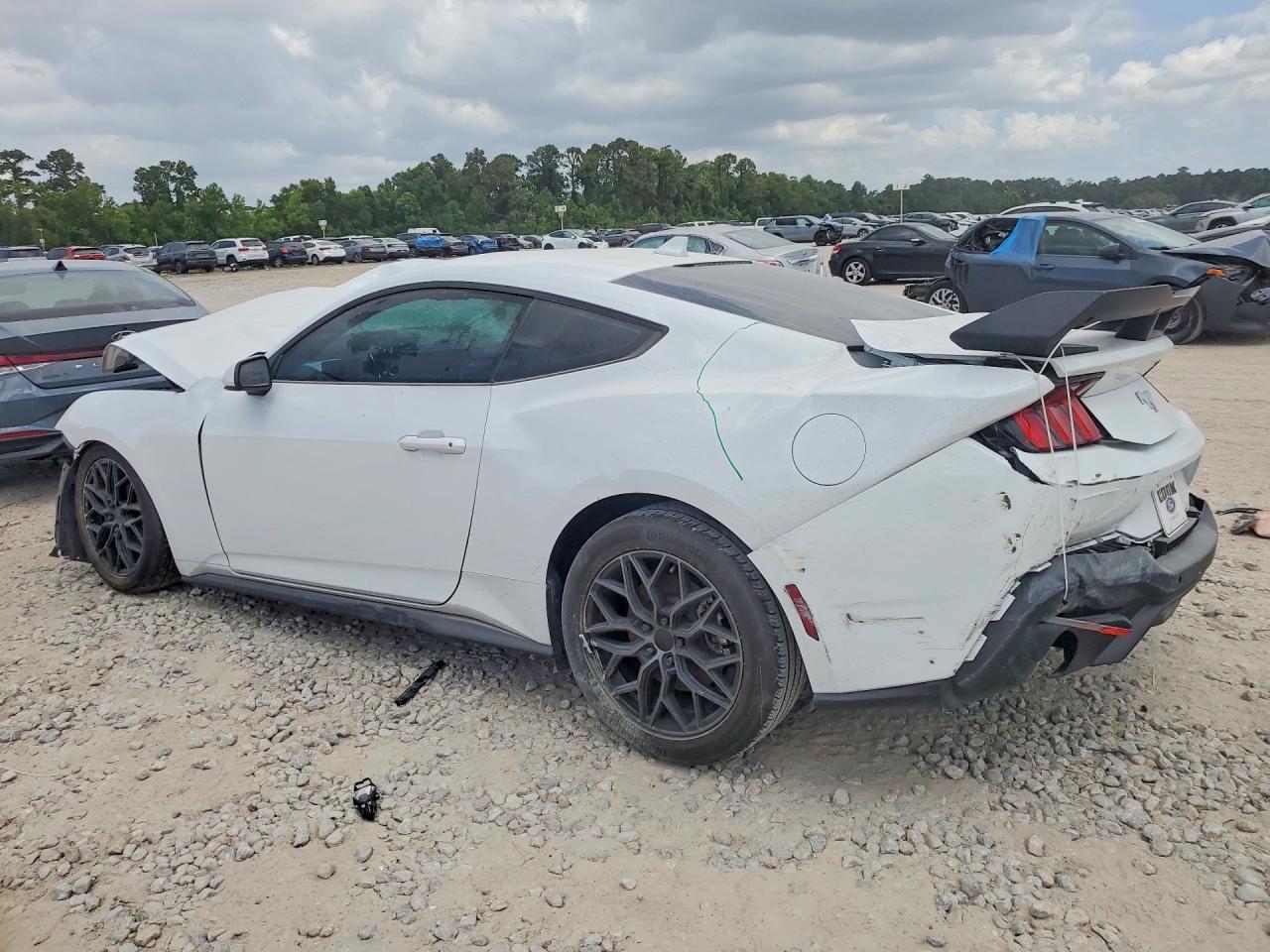 2025 Ford Mustang - zdjęcie 2