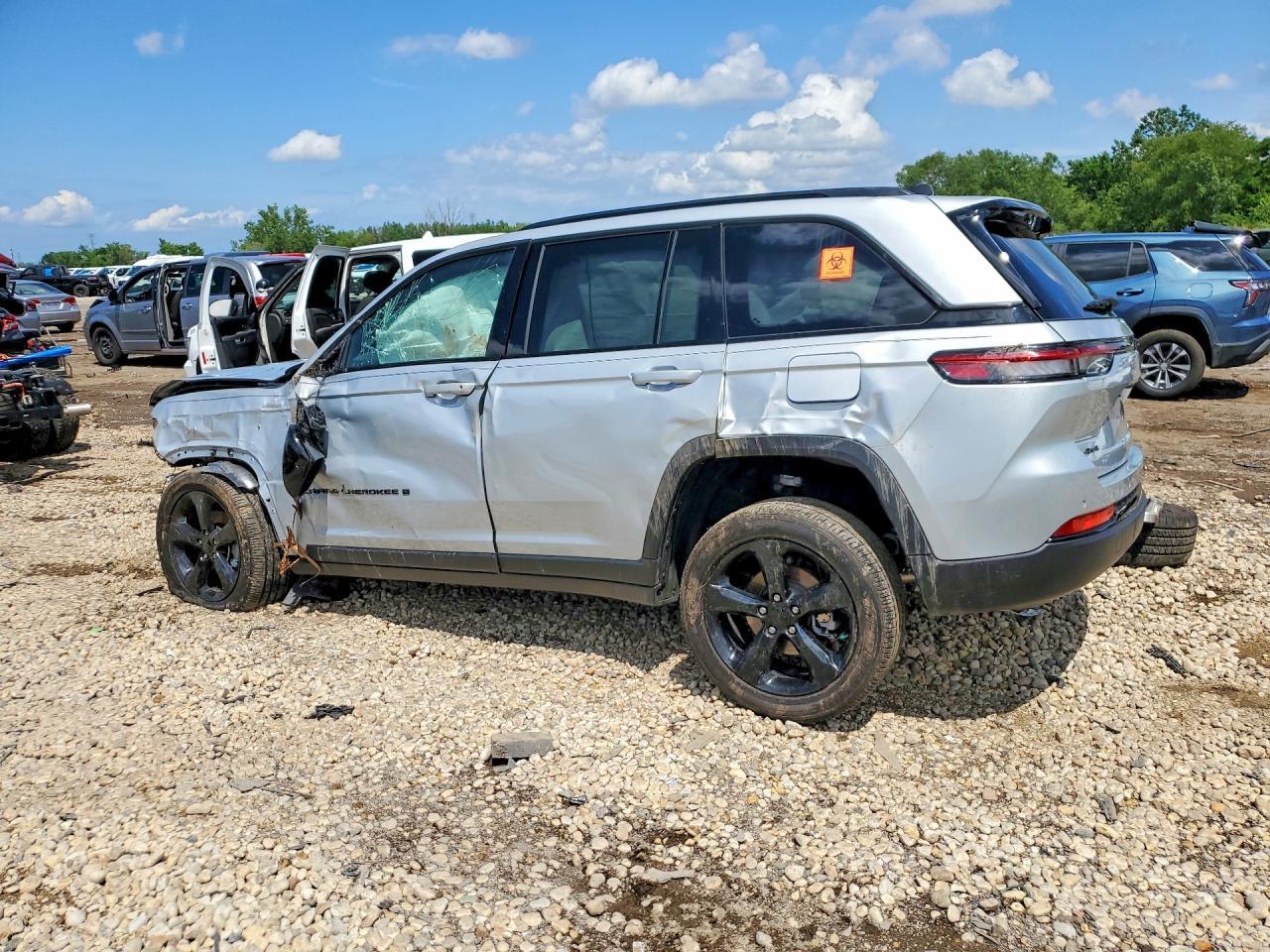 2024 Jeep Grand Cherokee Laredo - zdjęcie 2