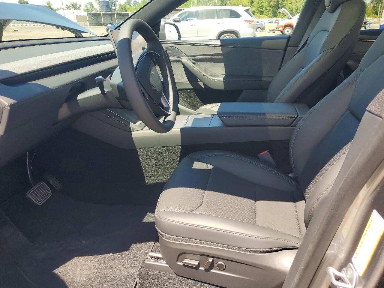 2026 Tesla Model Y - zdjęcie 7