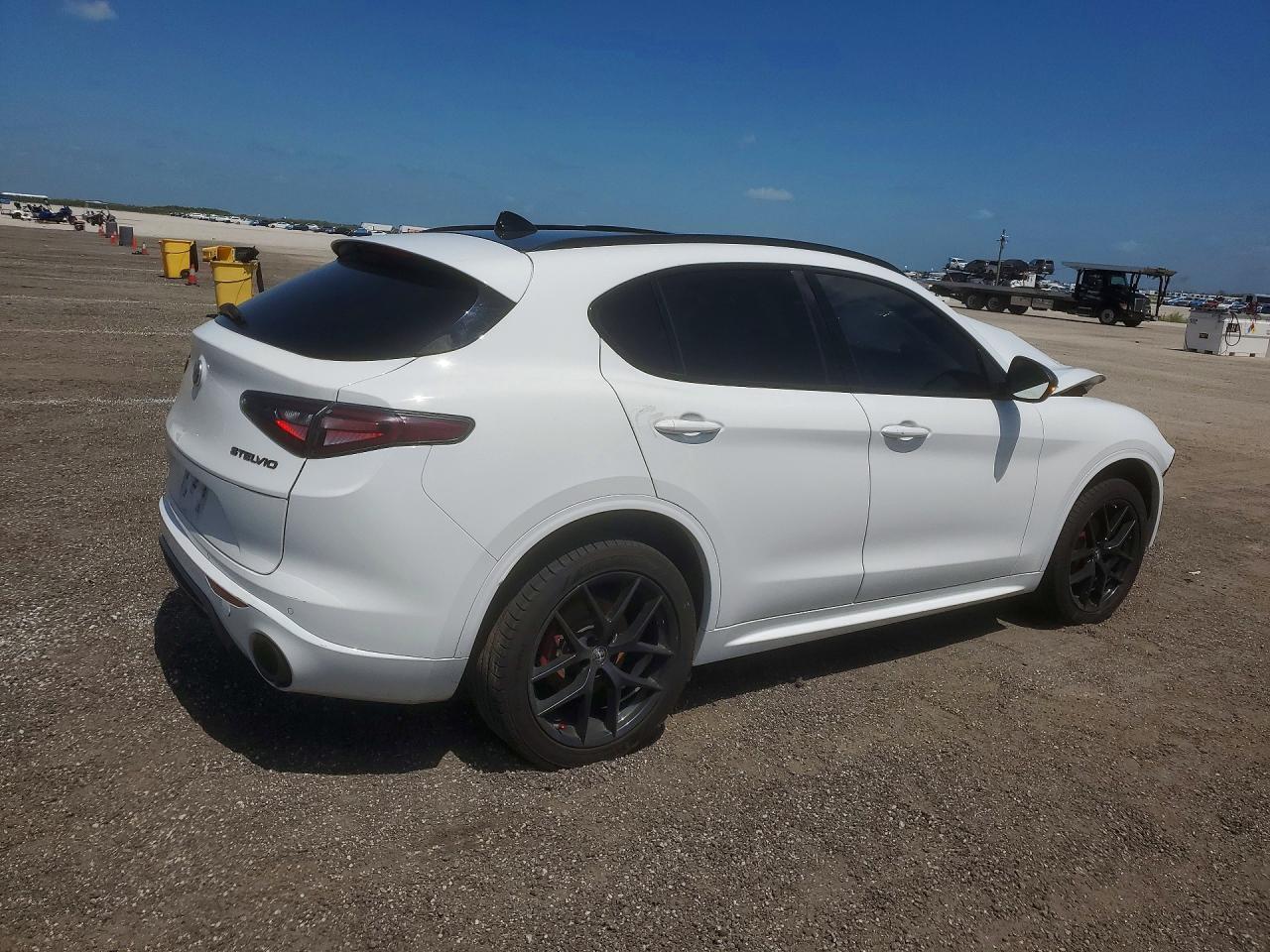 2021 Alfa Romeo Stelvio Ti - zdjęcie 3