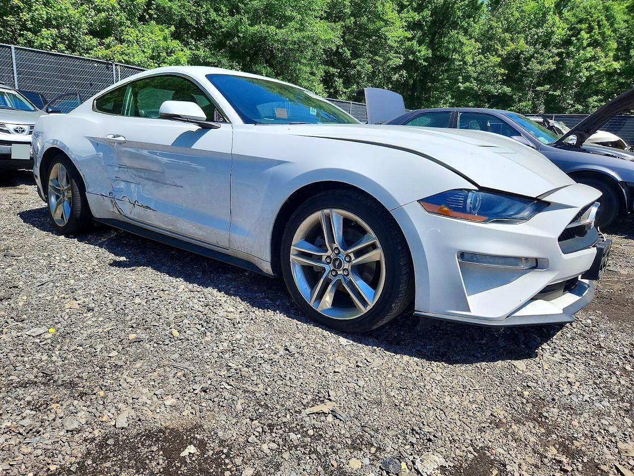 2019 Ford Mustang - zdjęcie 4