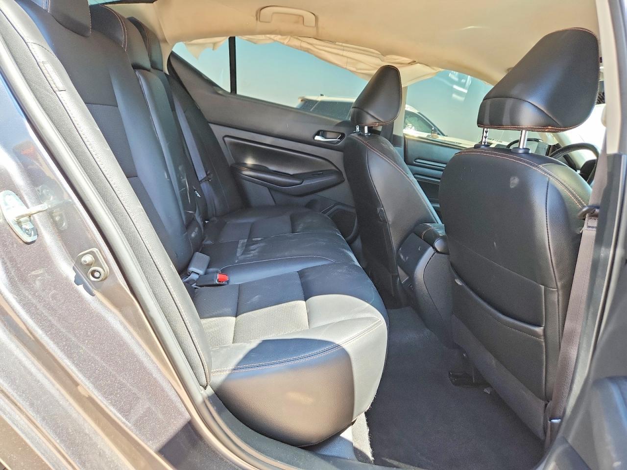 2022 Nissan Altima Sr - zdjęcie 10