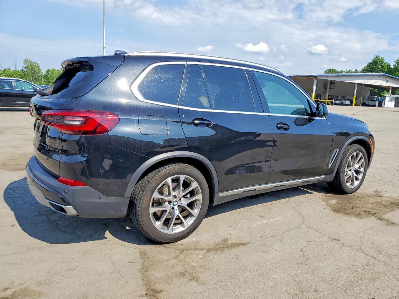2022 BMW X5 xDrive40I - zdjęcie 3