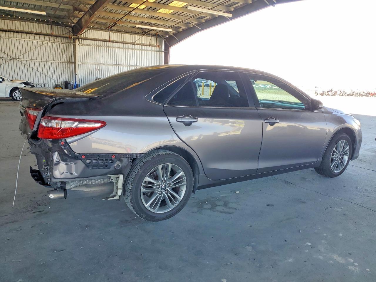 2017 Toyota Camry Se - zdjęcie 3