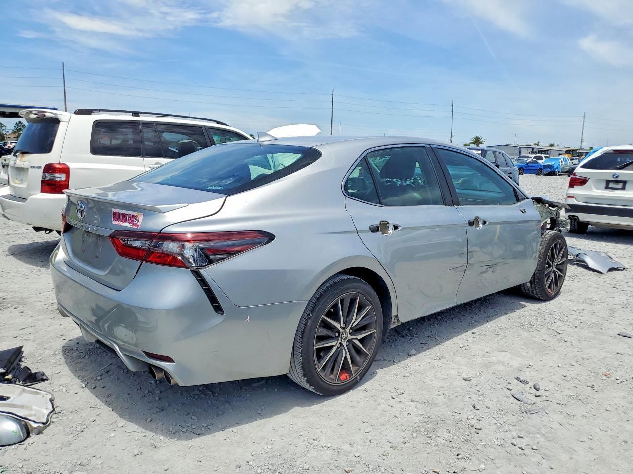 2021 Toyota Camry Se - zdjęcie 3