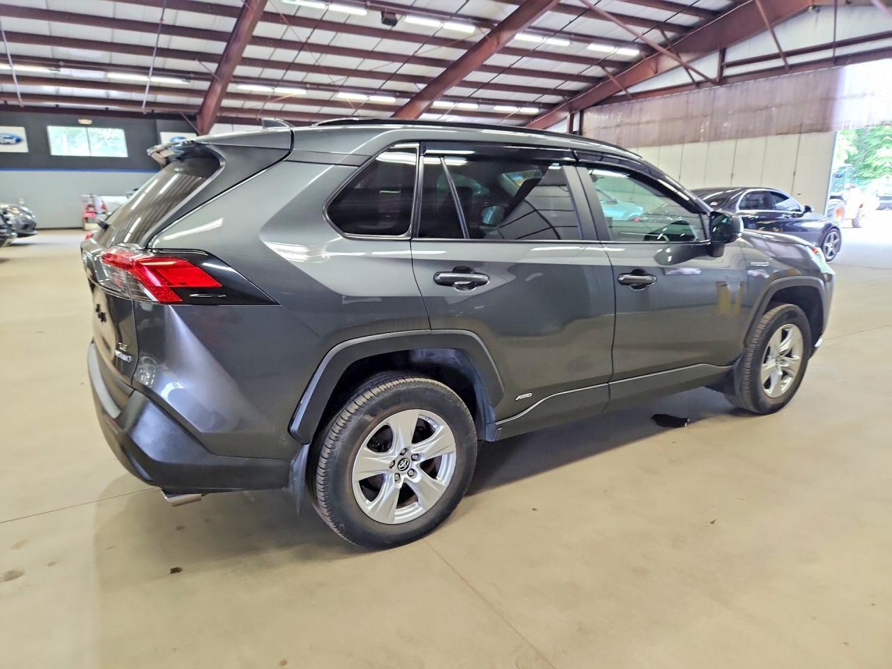 2021 Toyota Rav4 Le - zdjęcie 3