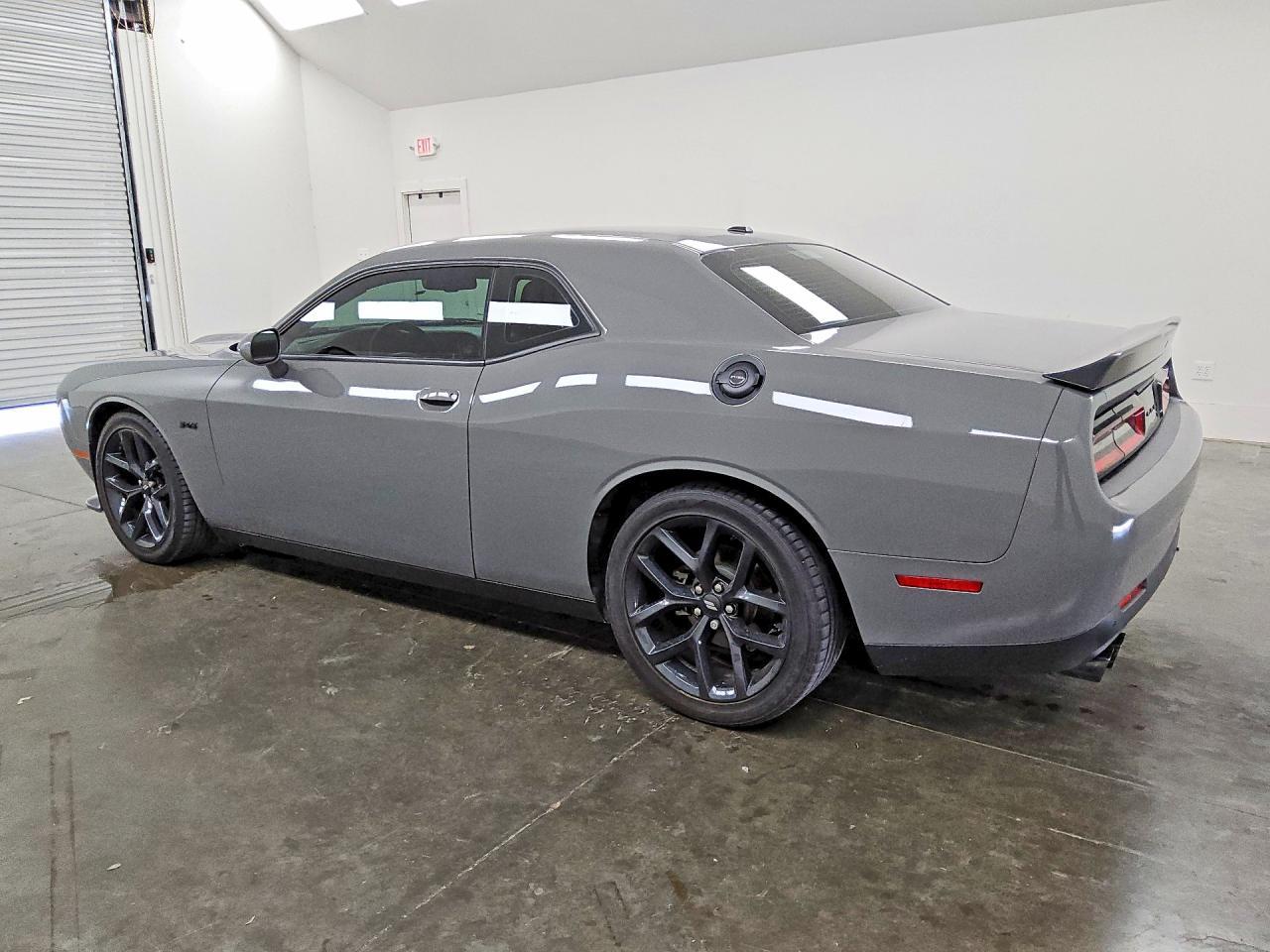 Dodge Challenger - zdjęcie 2
