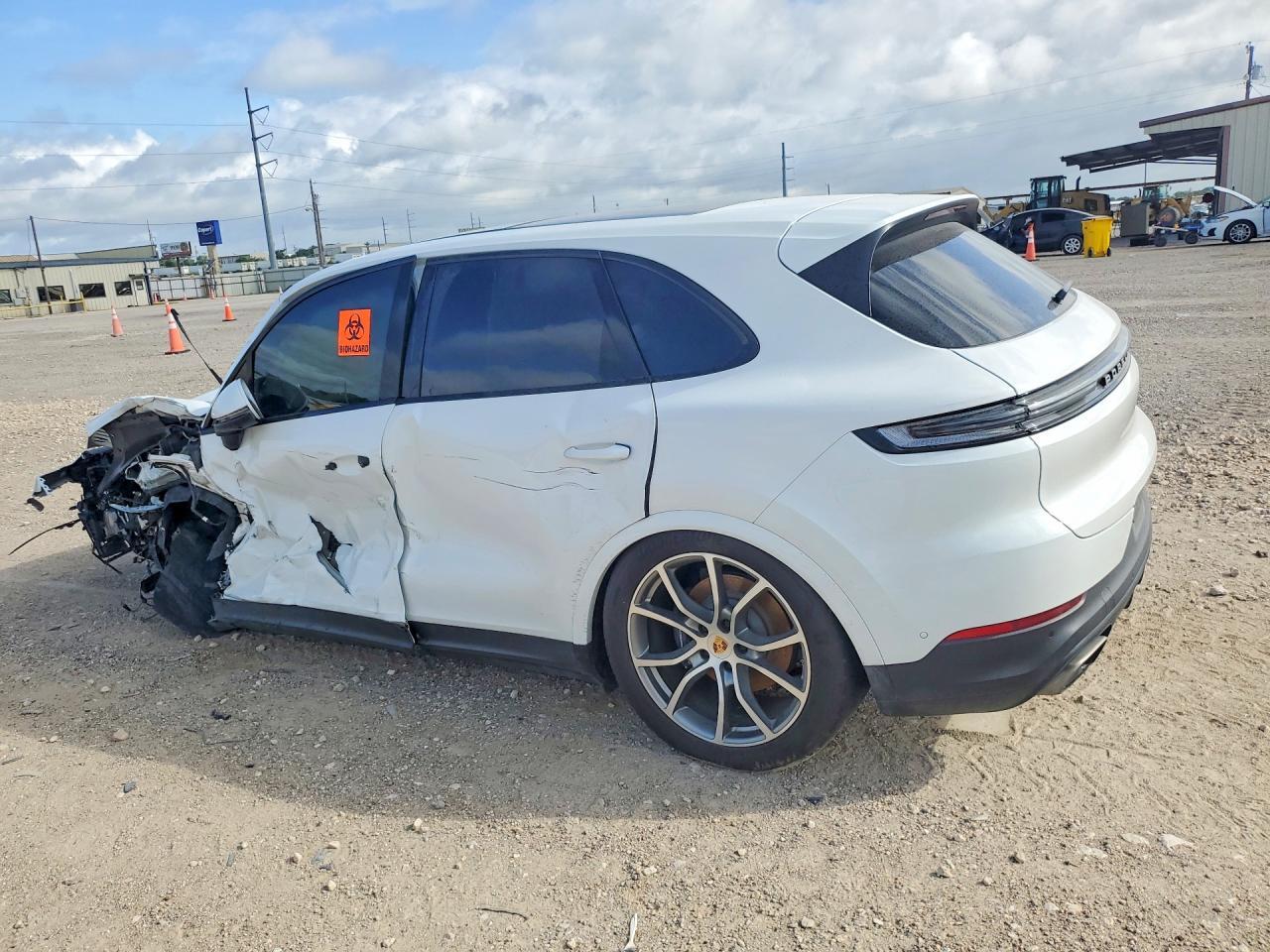 2024 Porsche Cayenne - zdjęcie 2