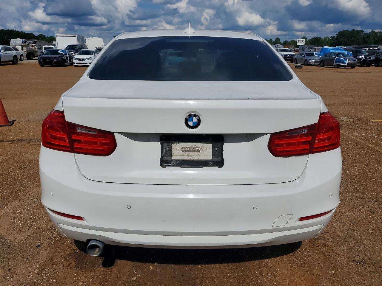2015 BMW 320 I - zdjęcie 6