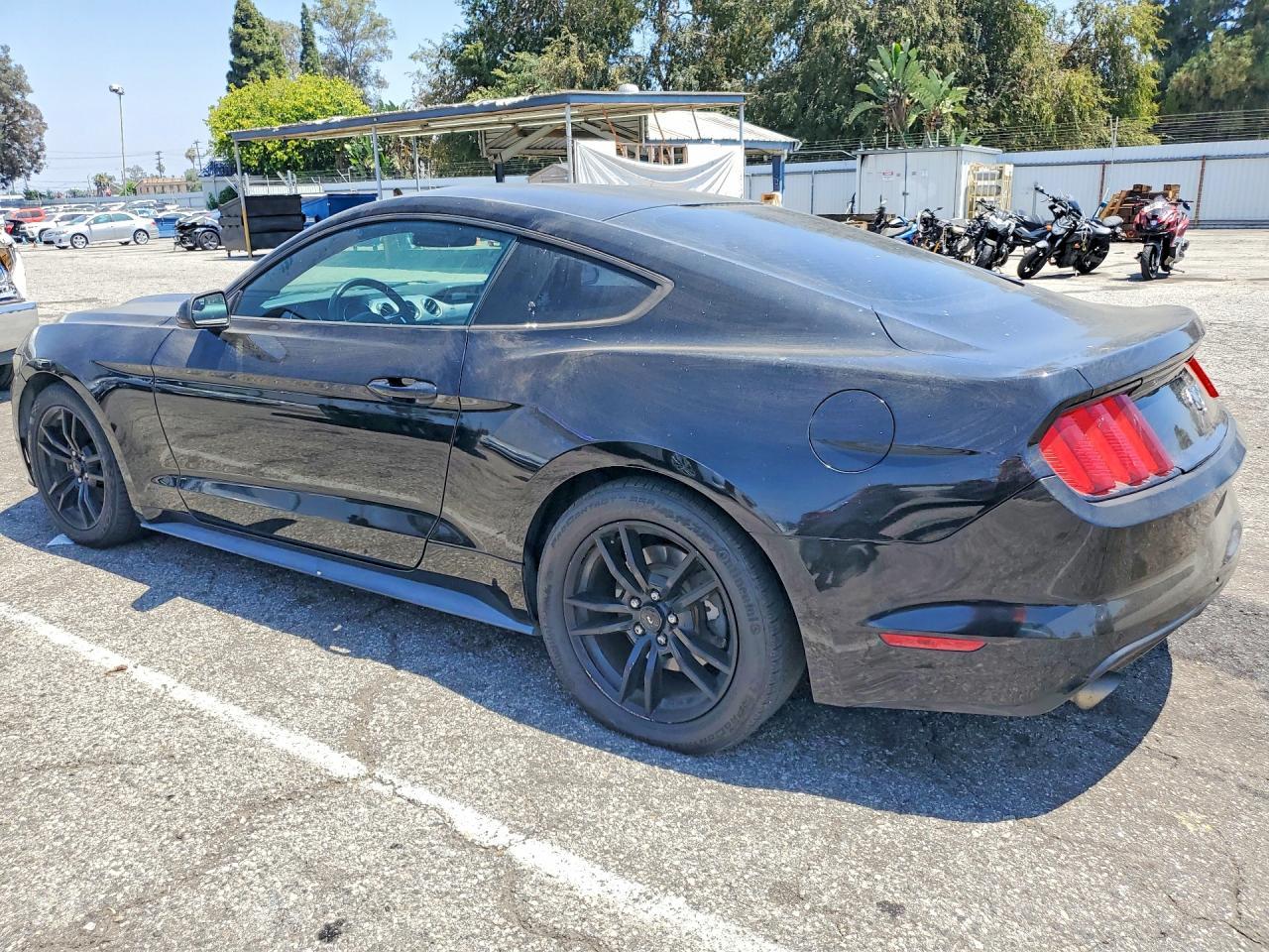 2016 Ford Mustang - zdjęcie 2