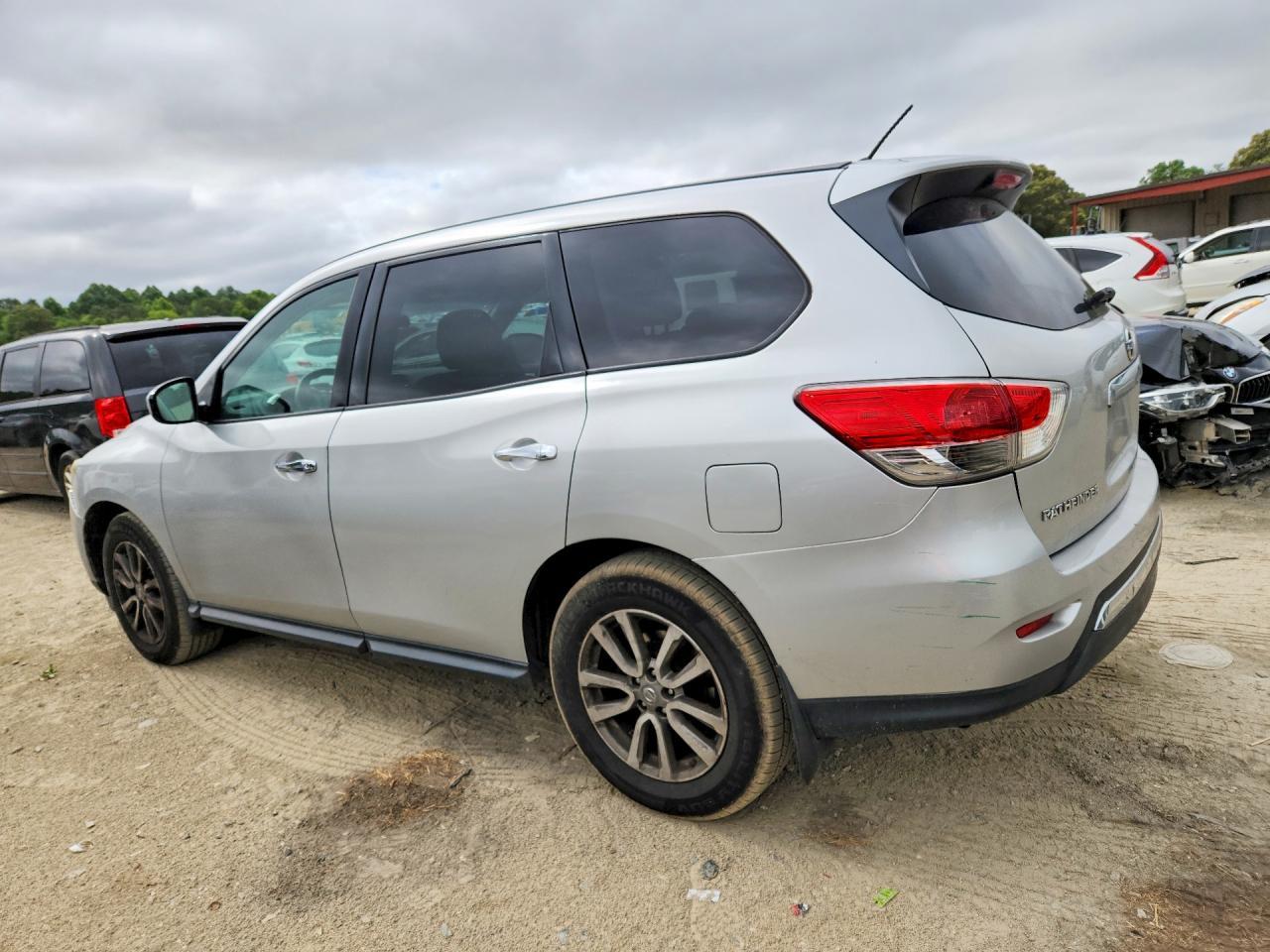 2015 Nissan Pathfinder S - zdjęcie 2