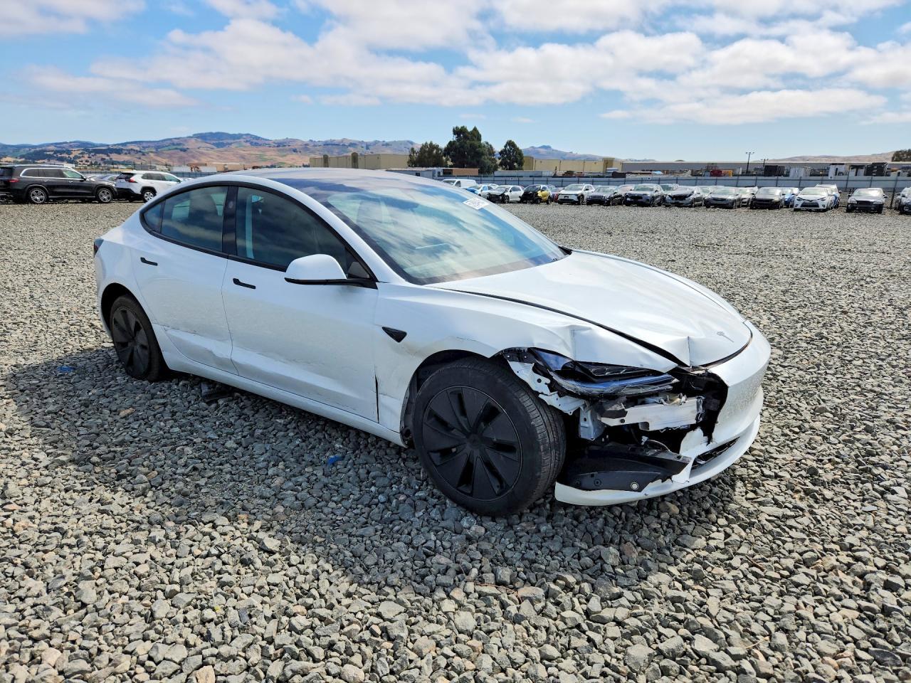 2025 Tesla Model 3 - zdjęcie 4