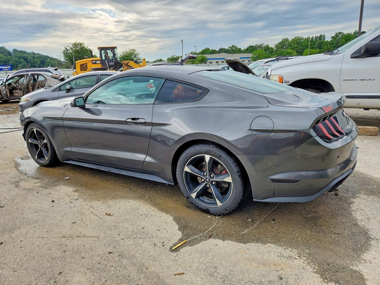 2018 Ford Mustang - zdjęcie 2
