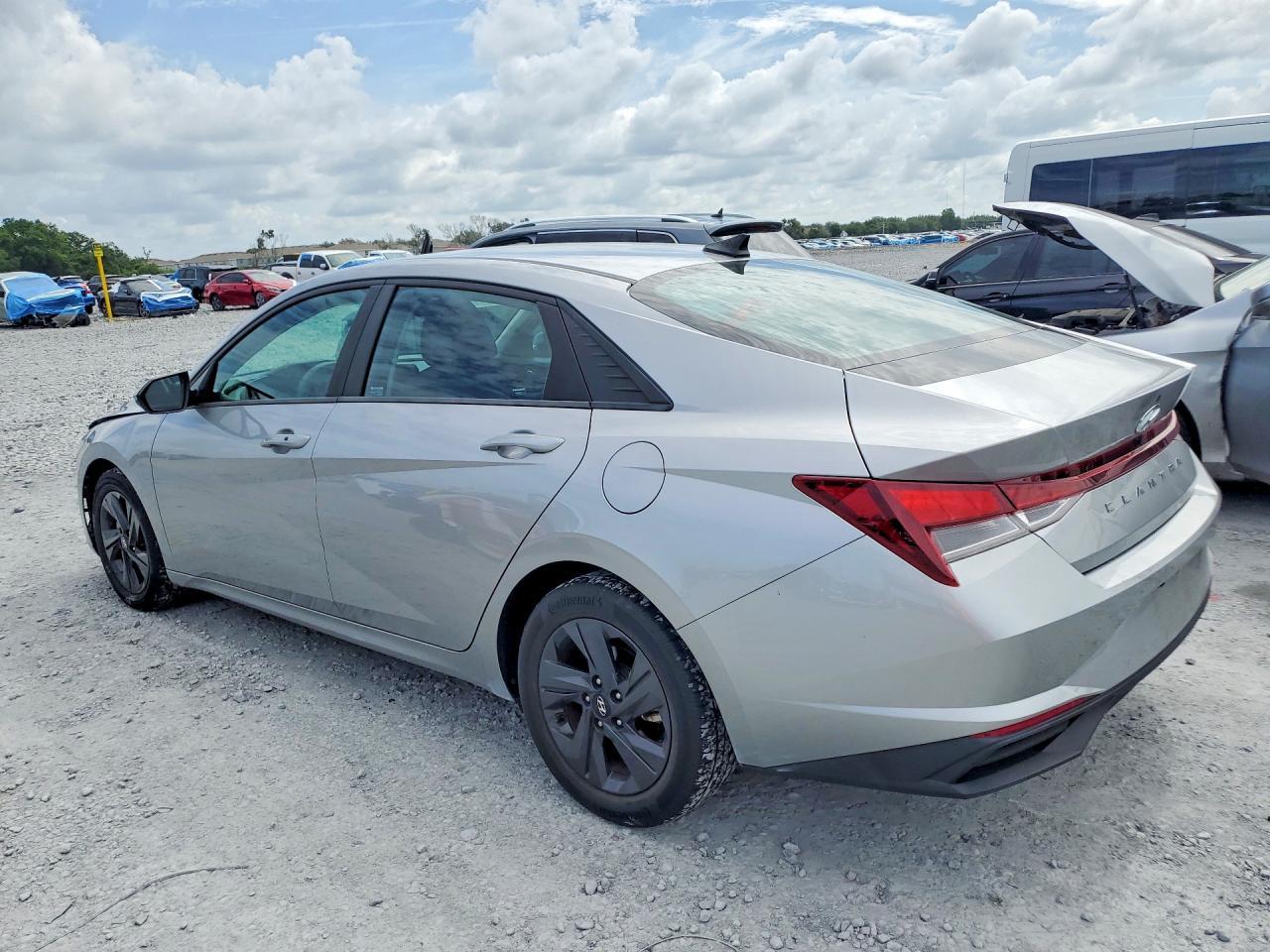 2021 Hyundai Elantra Sel - zdjęcie 2