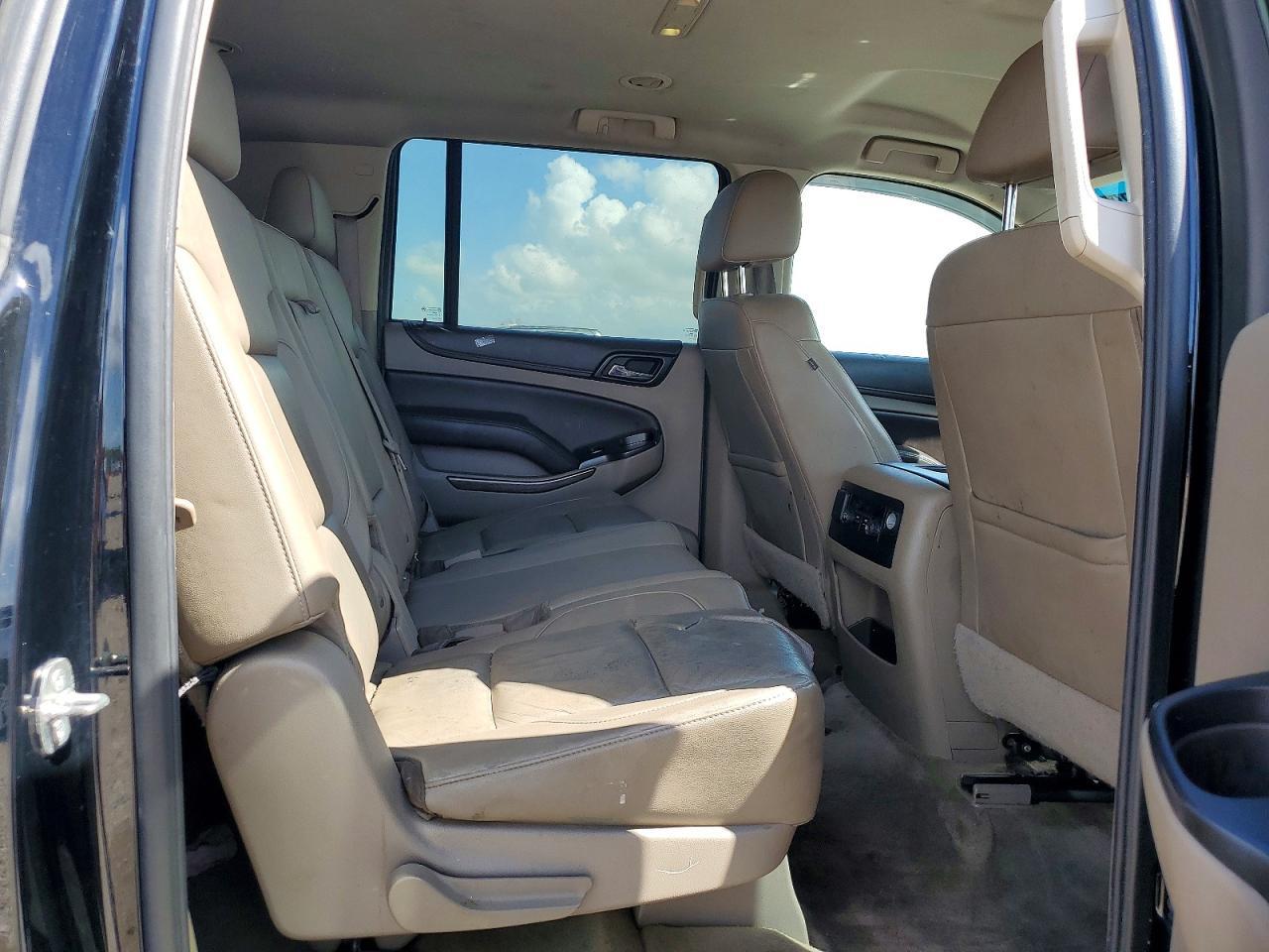 2016 Chevrolet Suburban C1500 Lt - zdjęcie 11