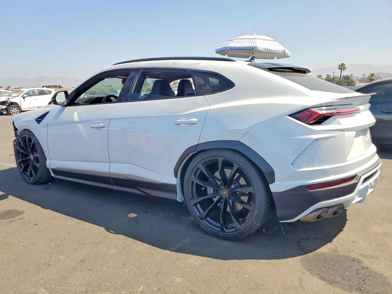 2021 Lamborghini Urus - zdjęcie 2