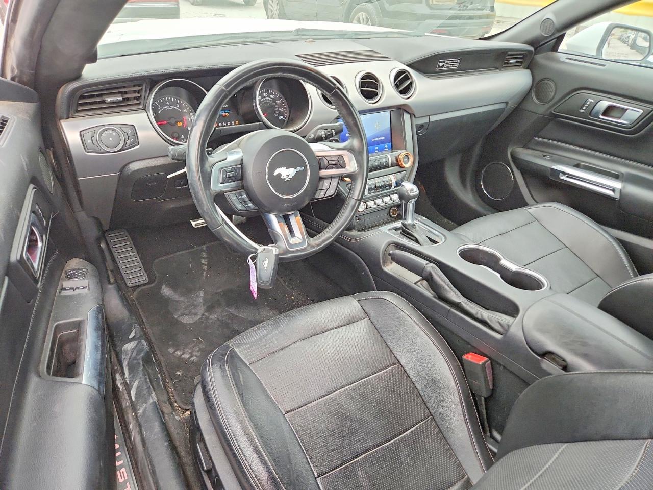 2020 Ford Mustang - zdjęcie 8