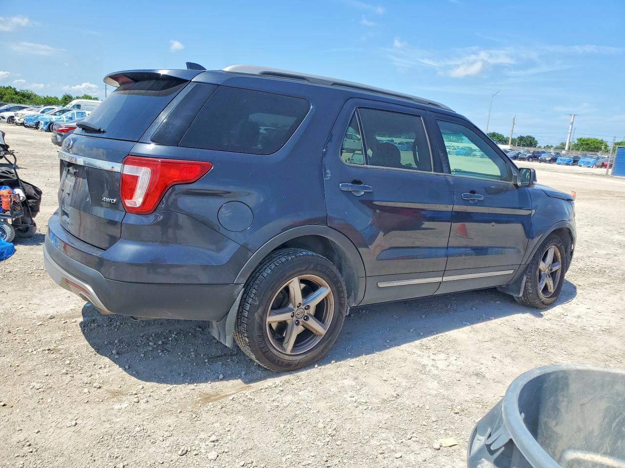 2017 Ford Explorer Xlt - zdjęcie 3