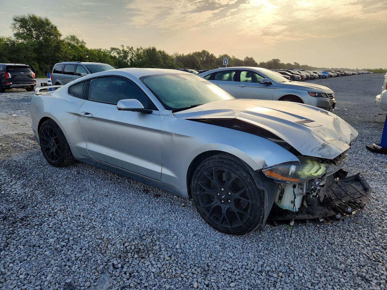 2019 Ford Mustang I4 Coupe - zdjęcie 4