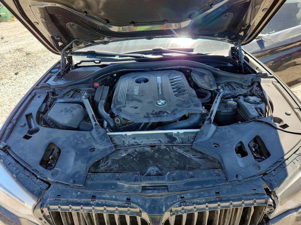 2017 BMW Seria 5 540i - zdjęcie 11