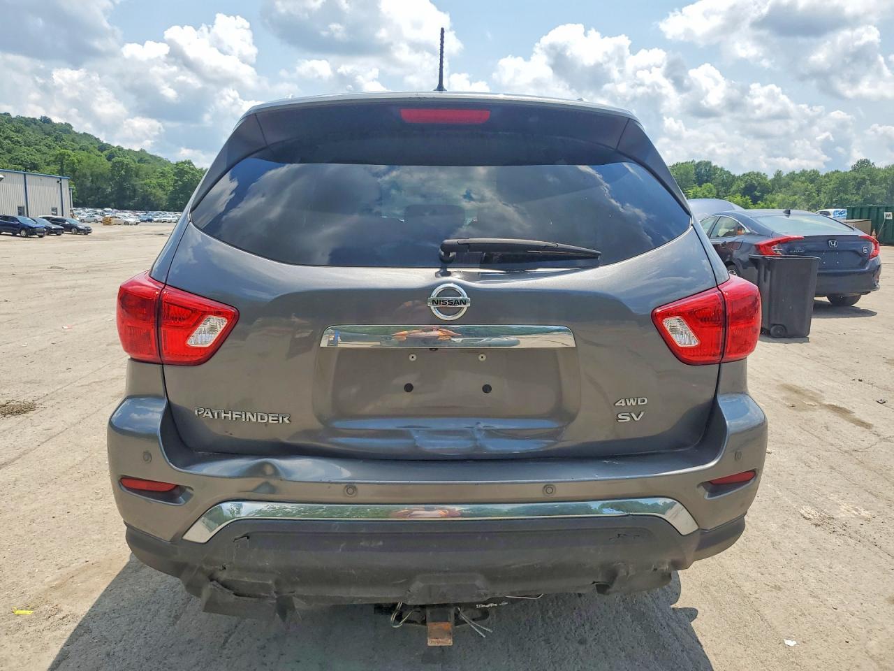 2017 Nissan Pathfinder - zdjęcie 11