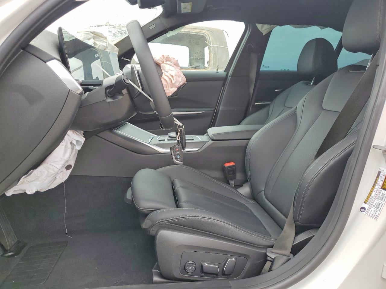 2025 BMW 330I - zdjęcie 7