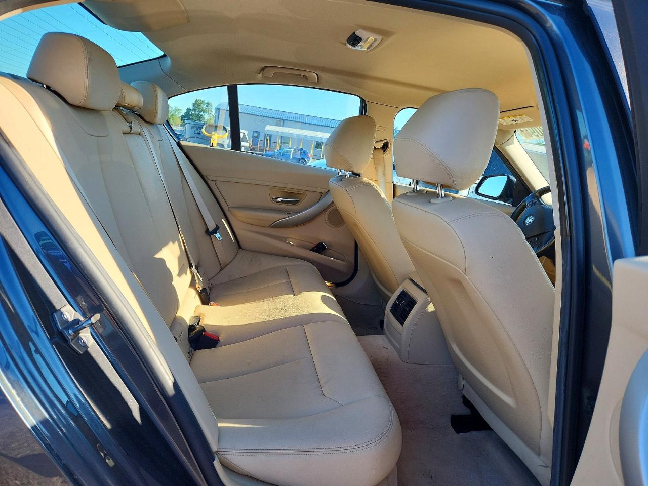 2016 BMW 320 I - zdjęcie 10