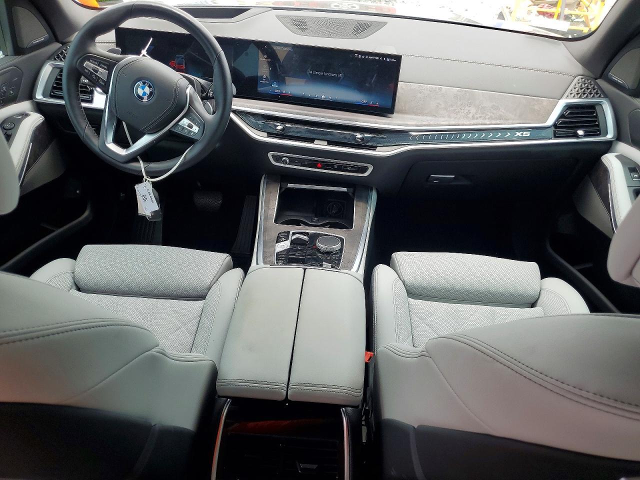 2025 BMW X5 xDrive50E - zdjęcie 8