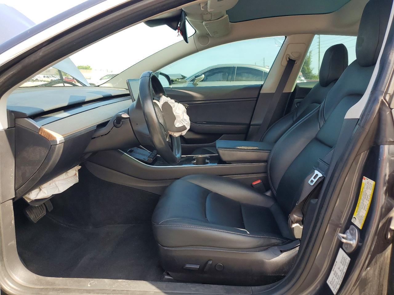 2019 Tesla Model 3 - zdjęcie 7