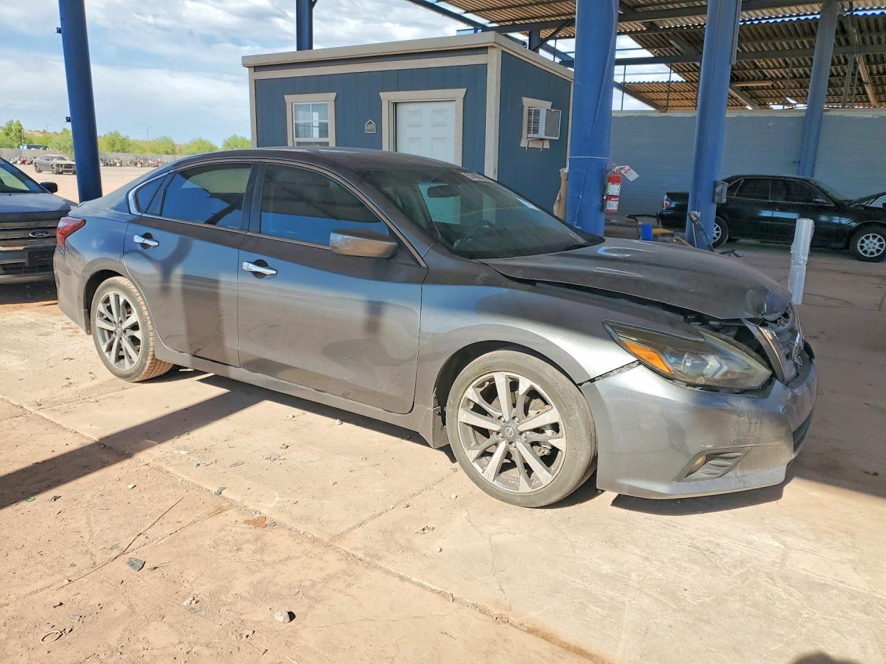 2017 Nissan Altima 2.5 Sr - zdjęcie 4