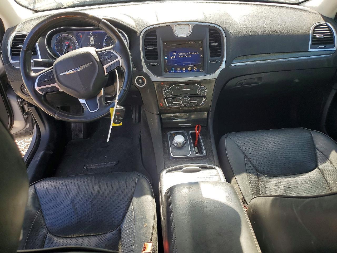 2016 Chrysler 300C - zdjęcie 8