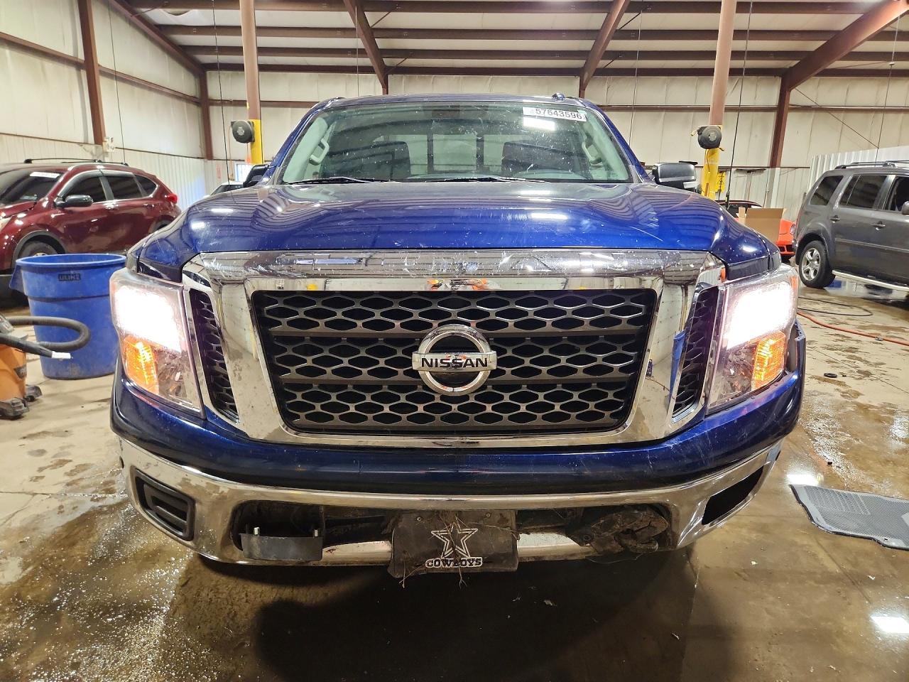 2018 Nissan Titan Sv - zdjęcie 5