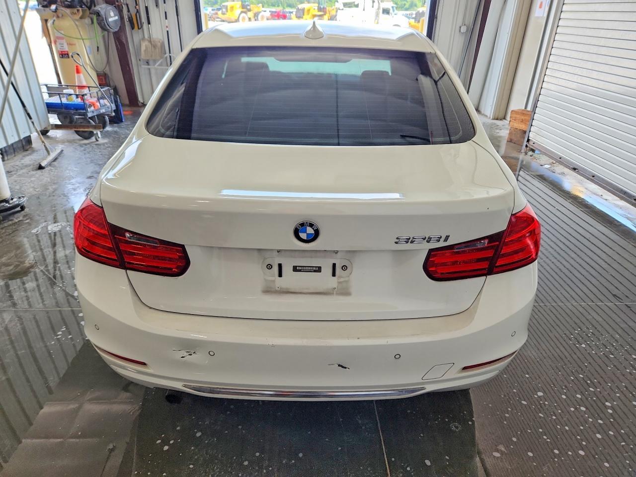 2015 BMW 328 I - zdjęcie 6